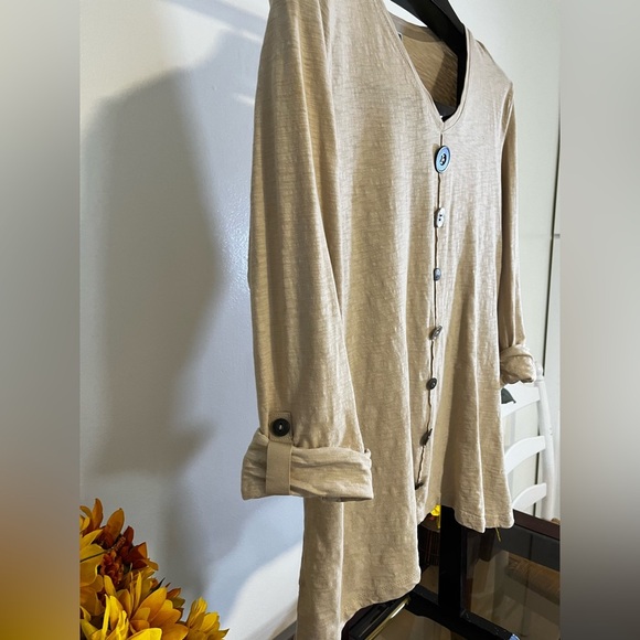 🌸 JM Collection Beige Button Front Top M 🌸 - Picture 5 of 5